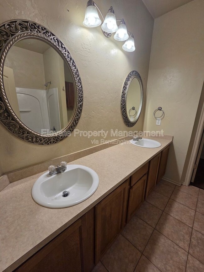 Building Photo - 913 West Prairie Wind Way