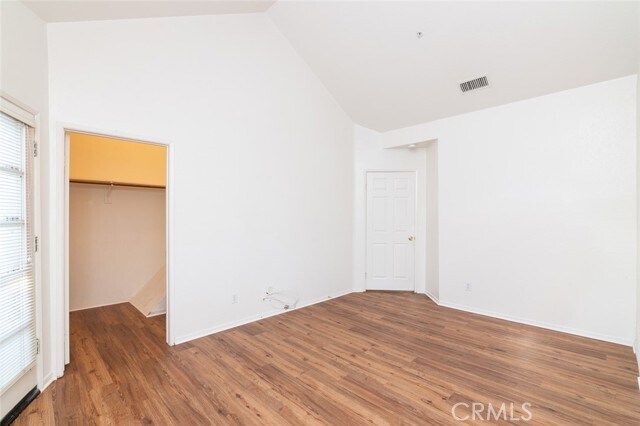 Building Photo - 2930 Montrose Ave