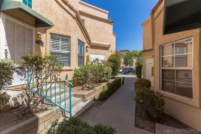 Building Photo - 2 Bed / 2 Bath Townhome in El Cajon