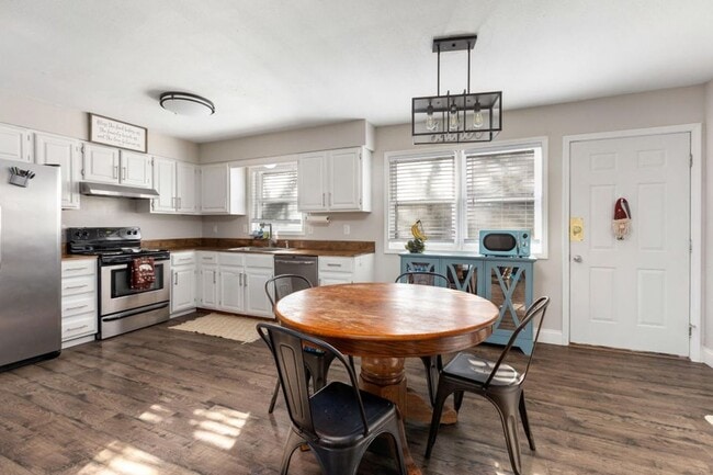 Building Photo - Beautiful Single Family Home