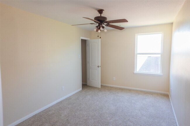 Building Photo - 5123 Harbor Palm Dr