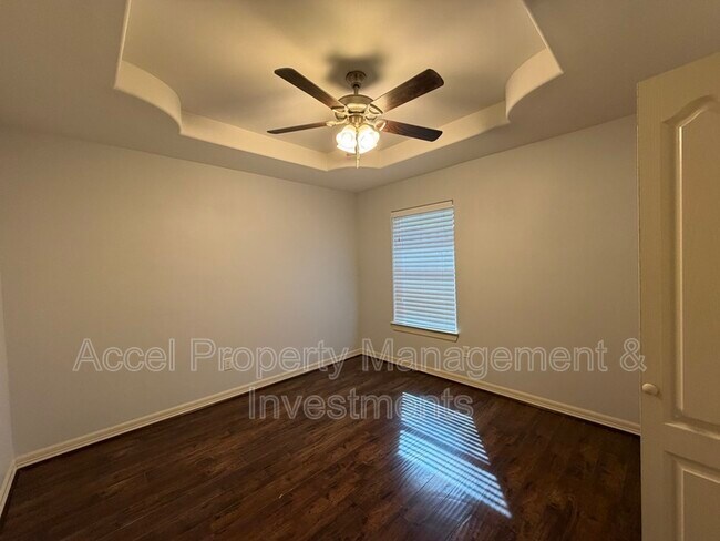 Building Photo - 1402 Mulberry Dr