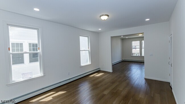 Building Photo - 182 Ellery Ave