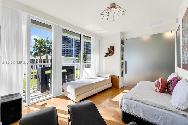 Building Photo - 10275 Collins Ave