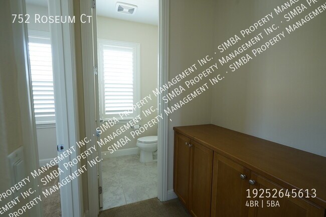 Building Photo - 752 Roseum Ct