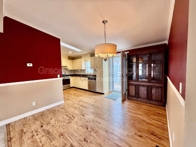 Building Photo - 501 Prairie Ave