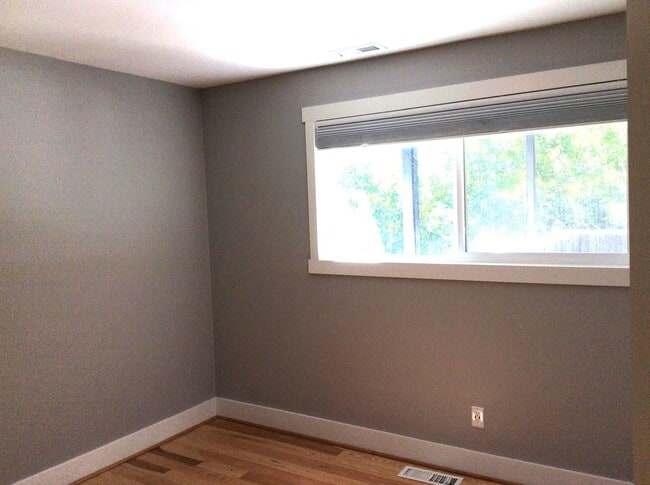 Building Photo - Fabulous 4 Bedroom/2 Bath Home! Available ...