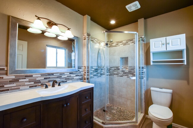 Building Photo - 4925 Hackamore Dr N
