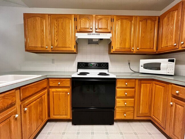 Building Photo - Charming 2-Bedroom Townhome in SW Fort Collins