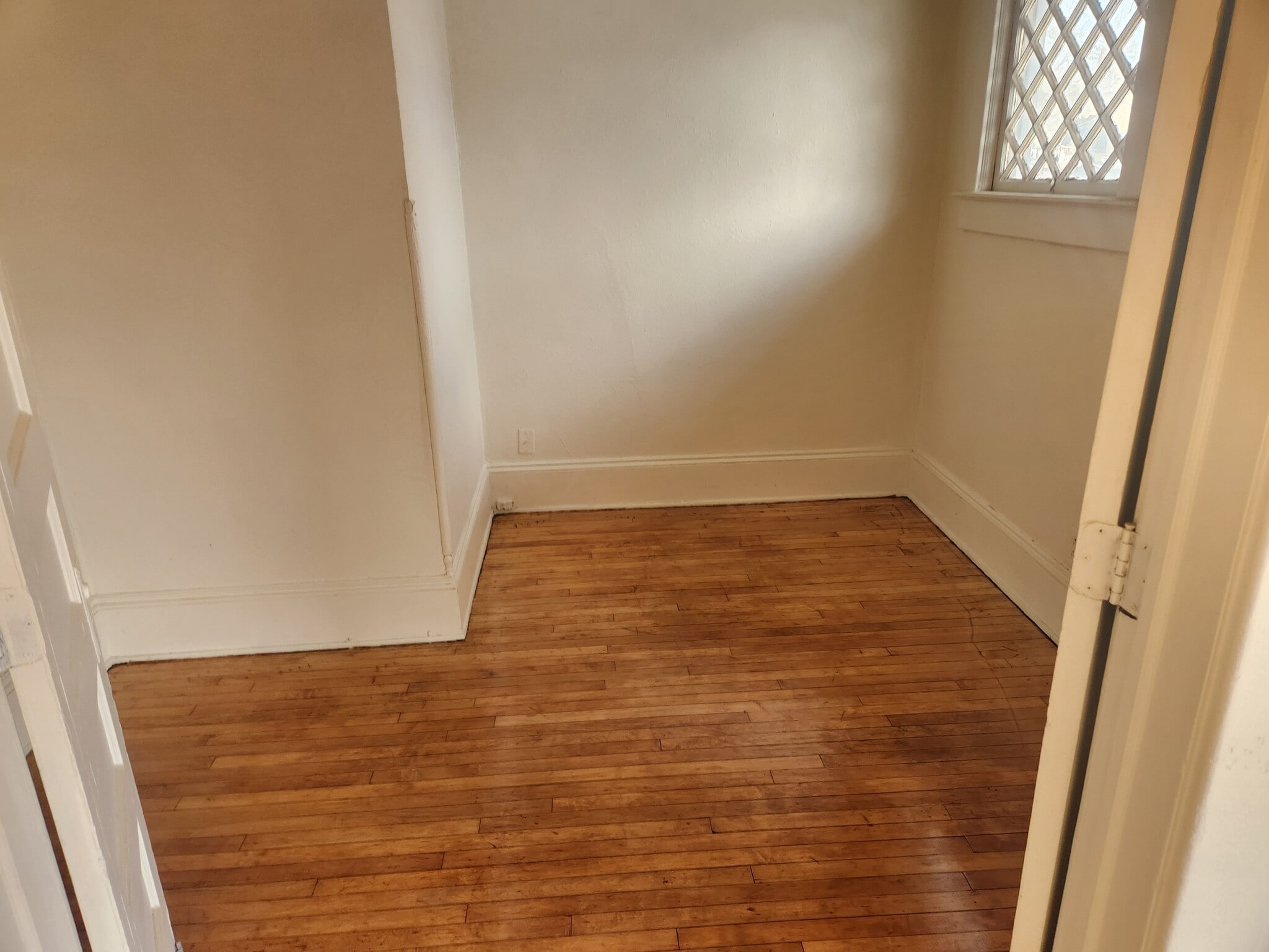 Building Photo - 3127 N Bartlett Ave