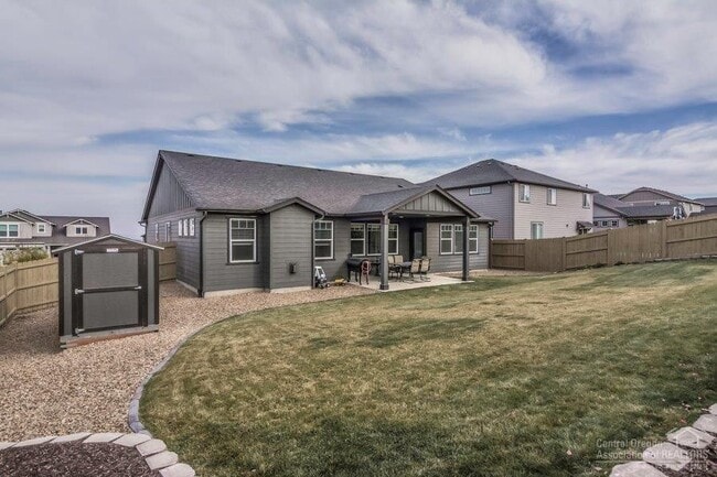 Building Photo - 4368 SW Umatilla Ave