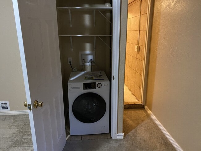 Building Photo - Cozy apartment in Potter Highlands!  Available Now!