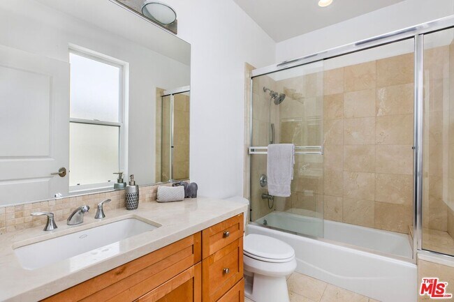 Building Photo - 11851 Laurelwood Dr
