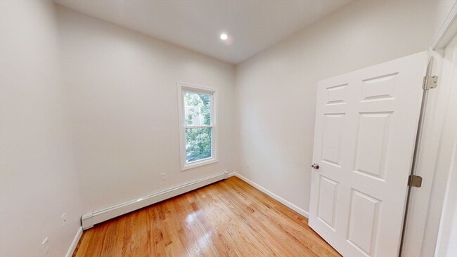 Building Photo - 130 Putnam St