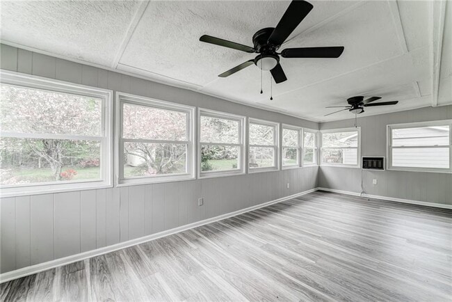 Building Photo - 770 Pine Lake Dr NW