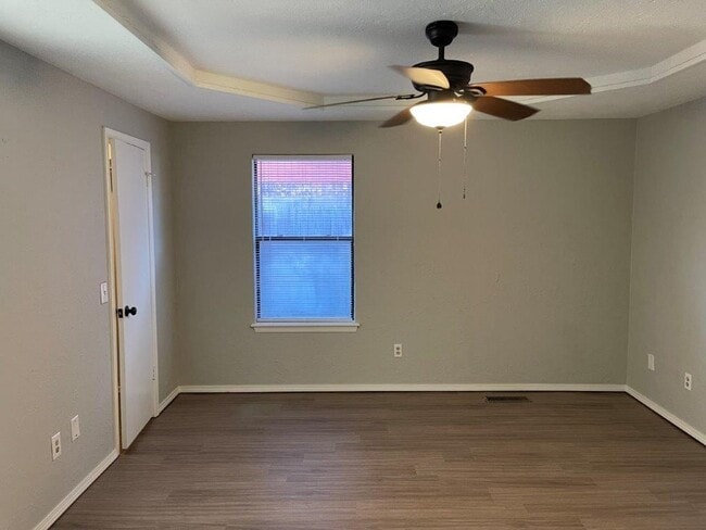 Building Photo - Remodeled , modern and lots of New in Moor...