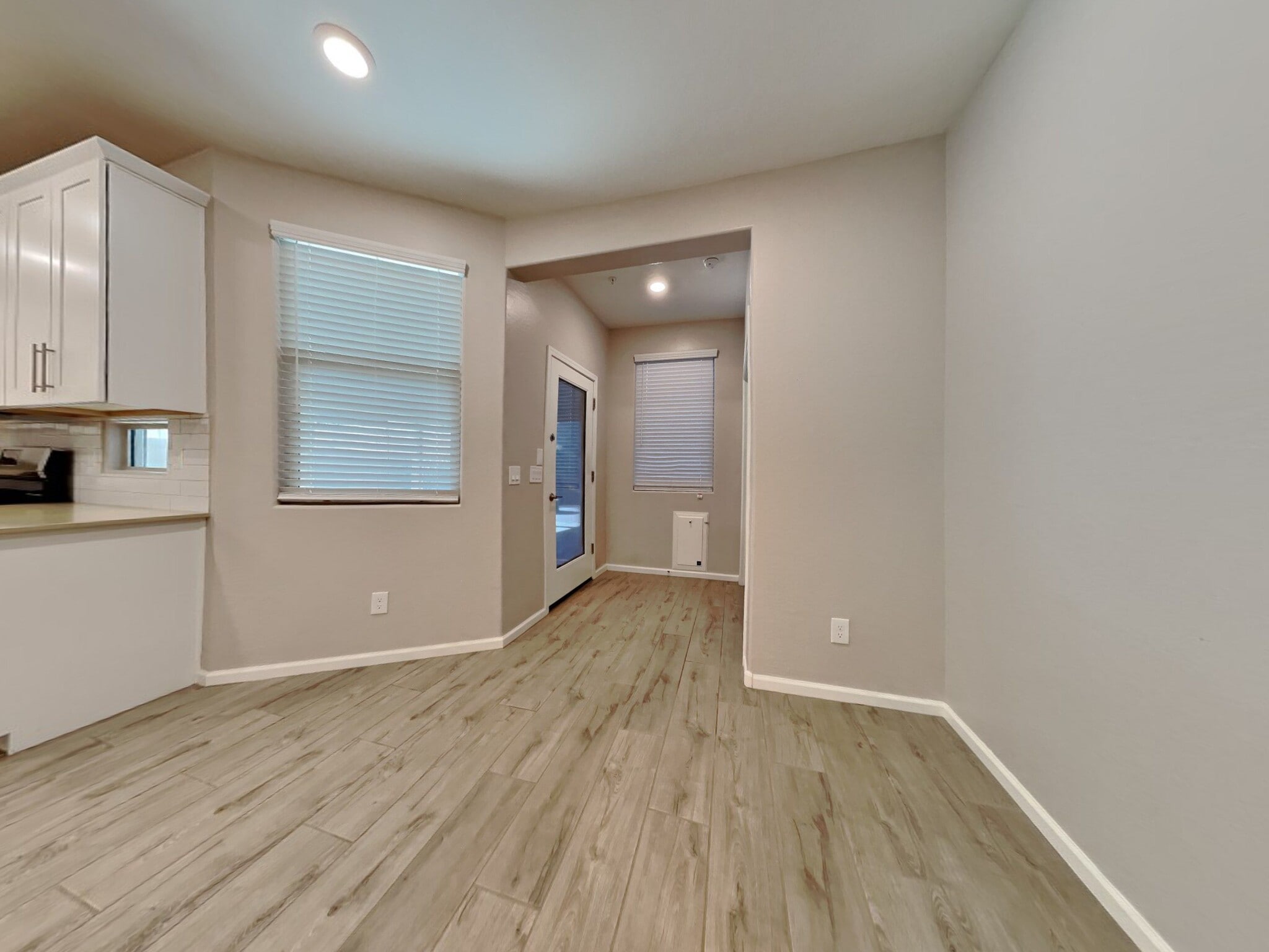 Building Photo - 21266 W Wilshire Dr