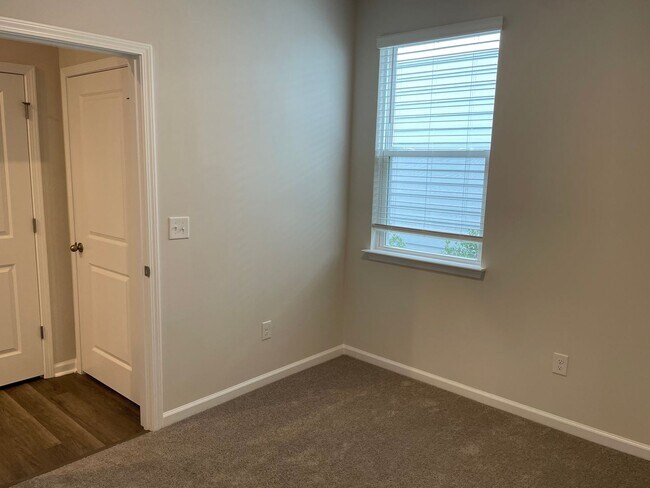 Building Photo - 3600 Whaley Wy