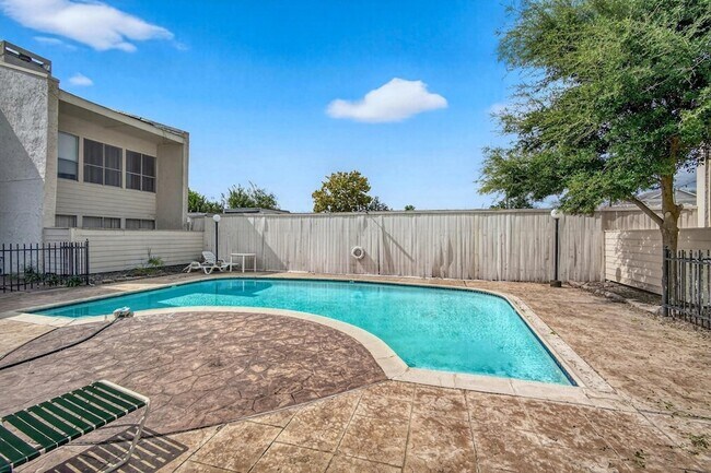 Building Photo - 6019 Winsome Ln