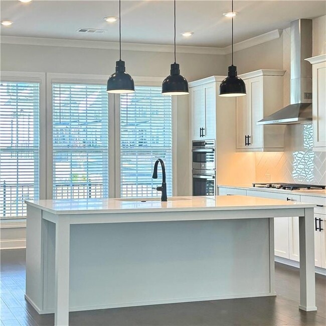 Building Photo - 163 Basil St