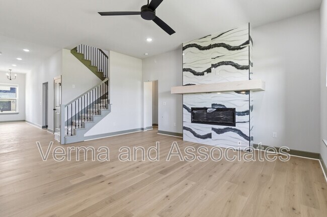 Building Photo - 980 Trestle Ln