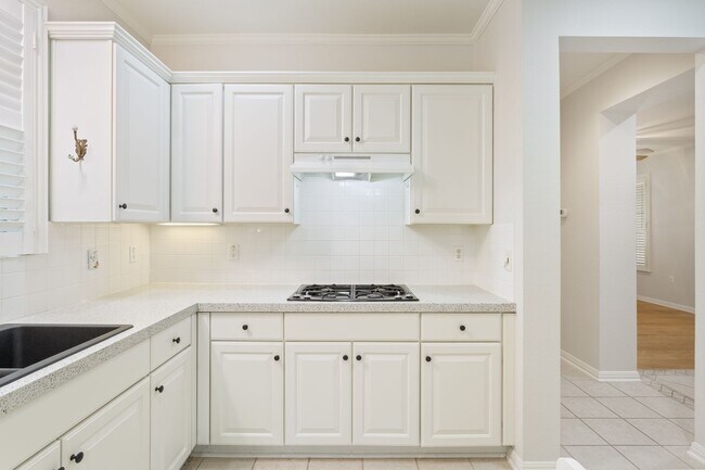 Building Photo - 102 Teacup Cove