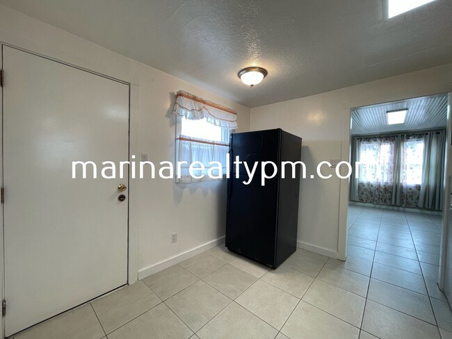 Building Photo - Welcome home to this 1 Bedroom 1 bath cozy...