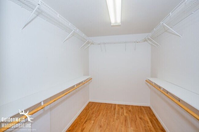 Building Photo - Modern & Inviting 4Bdm 2.5Ba Home with Private Pool