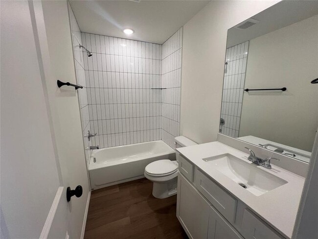 Building Photo - 302 Aaran Way