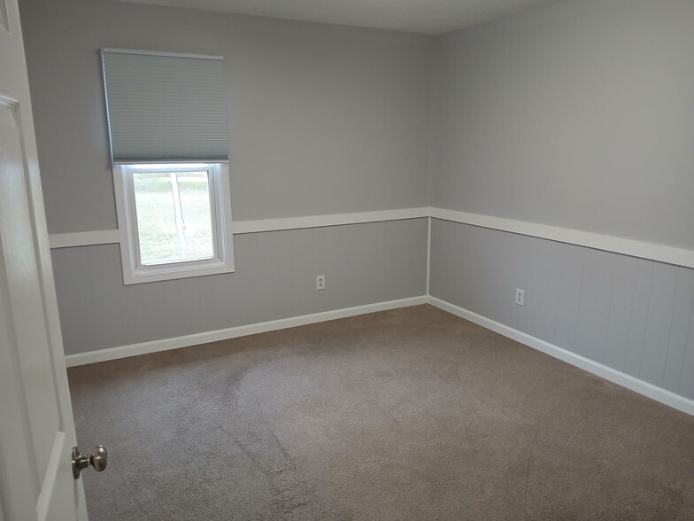 Building Photo - 916 Millis Ave