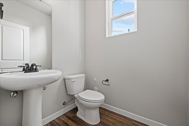 Building Photo - **Move-In Special** Stunning 4 bed, 2.5 bath home with 3 car garage & fully fenced yard!