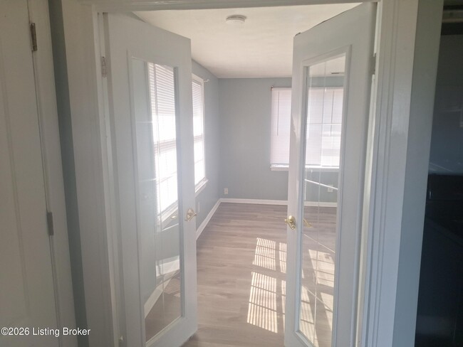 Building Photo - 9217 Alexander Ave