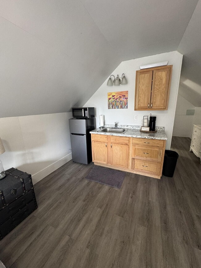 Building Photo - "Charming Furnished Studio Apartment Retreat in Valley Head – Cozy 300 Sq Ft!"
