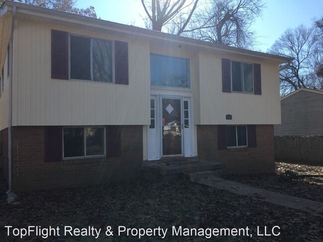 Building Photo - 4 br, 1 bath House - 108 Airport Rd.