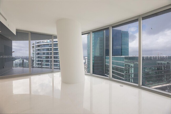 Building Photo - 300 Biscayne Blvd Way