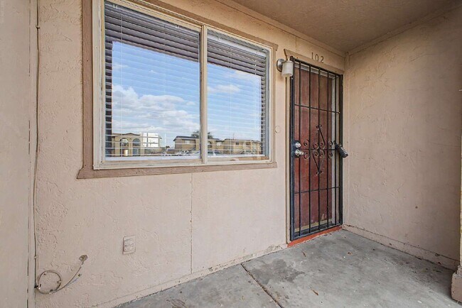 Building Photo - 7144 N 66th Dr