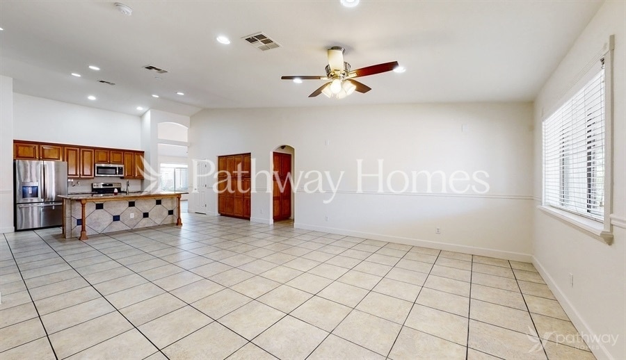 Building Photo - 43290 W Griffis Dr
