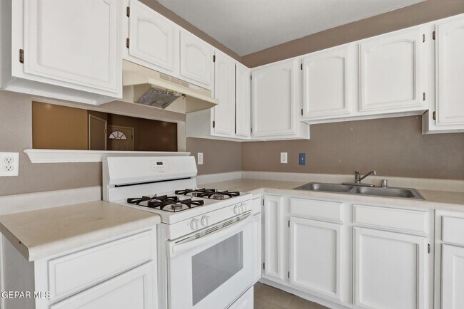 Building Photo - 3413 Yellow Rose St