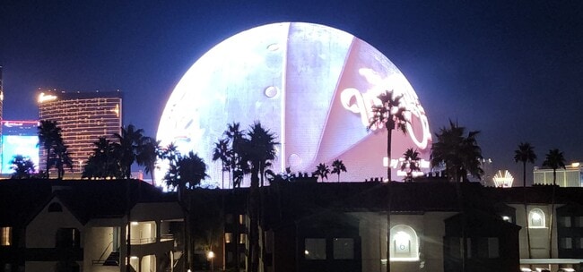 Building Photo - Fully furnished-full Sphere view