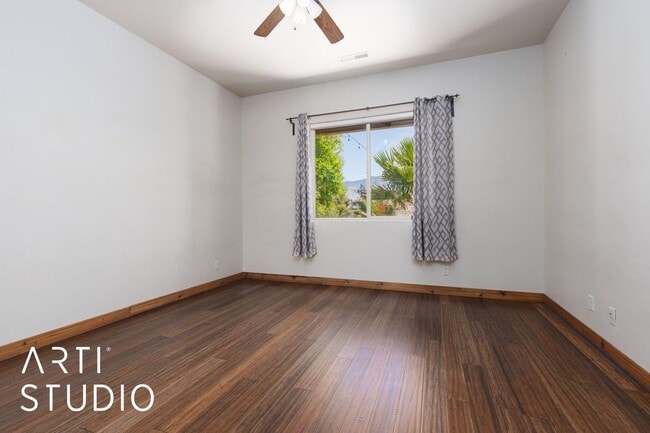 Building Photo - Beautiful 4 Bedroom, 3.5 Bath Home in Scenic