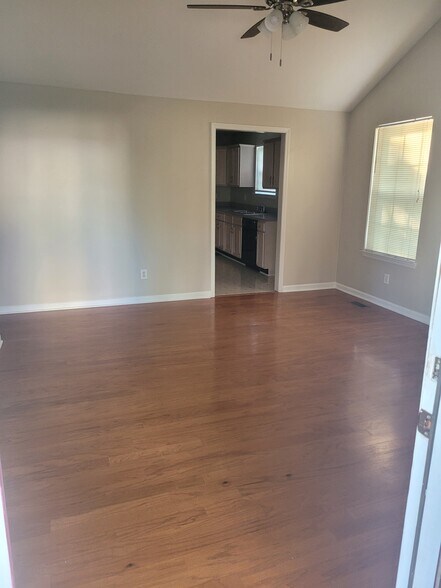 Building Photo - 604 Forest Park Ct