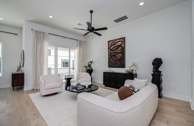 Building Photo - 8702 Ojeman Villas Dr