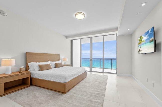 Building Photo - 3100 N Ocean Dr