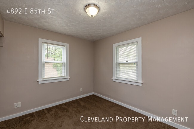 Building Photo - Wonderfully Renovated Colonial