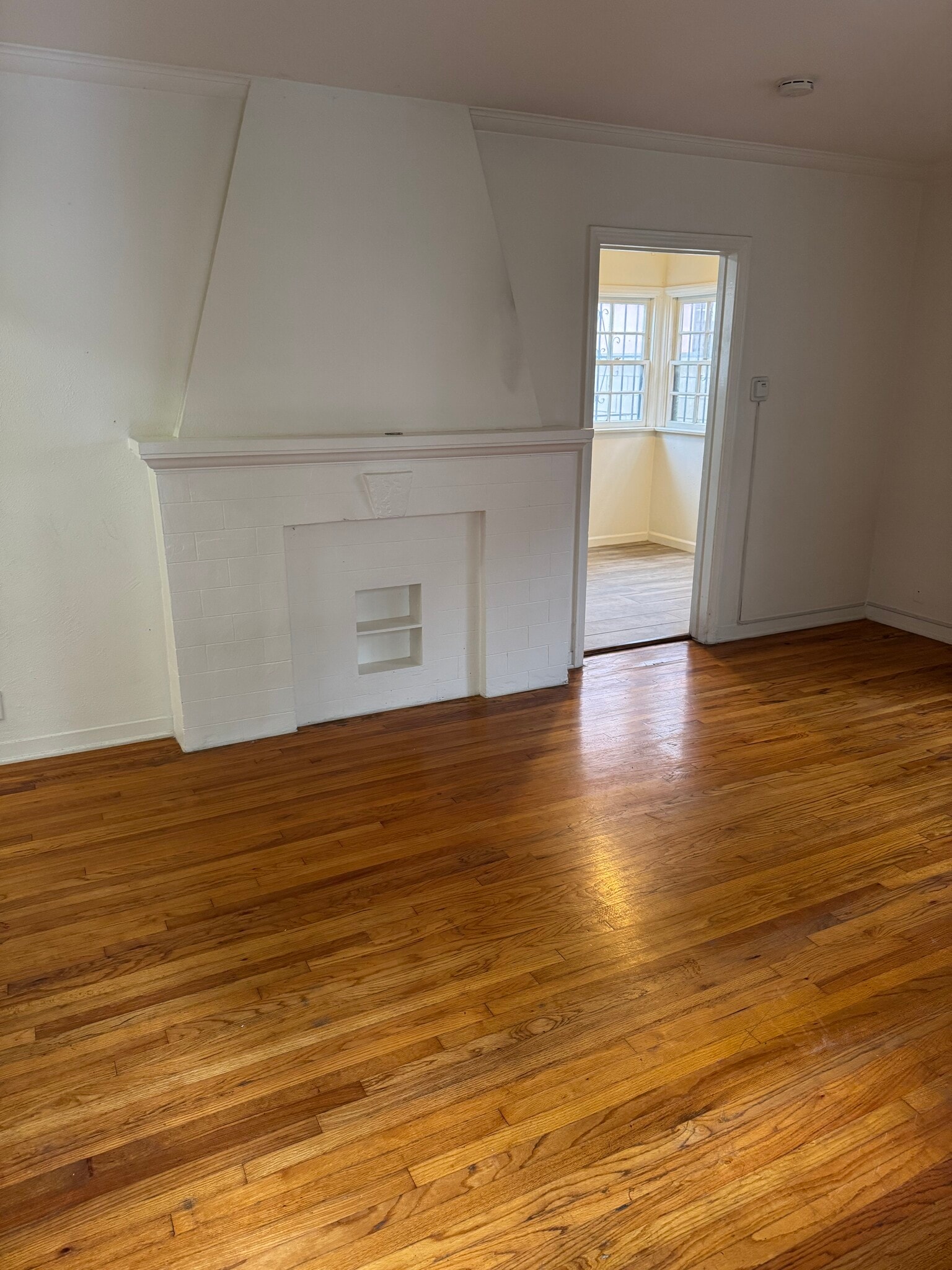 Building Photo - 5767 San Vicente Blvd