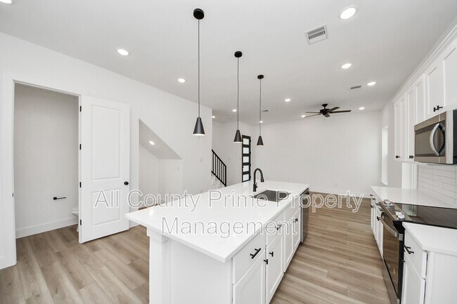 Building Photo - 2708 Bostic St