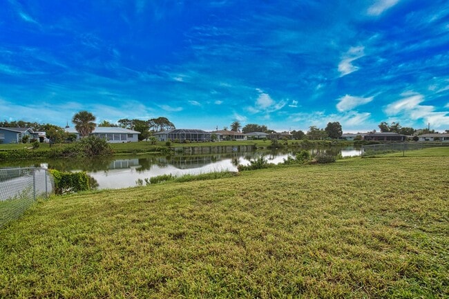 Building Photo - Annual Unfurnished 2 Bedroom 2 Bathroom Single Family Home in Venice Gardens with Water View!