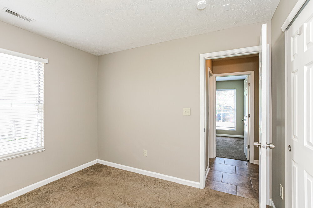 Building Photo - 748 Hollowood Ln