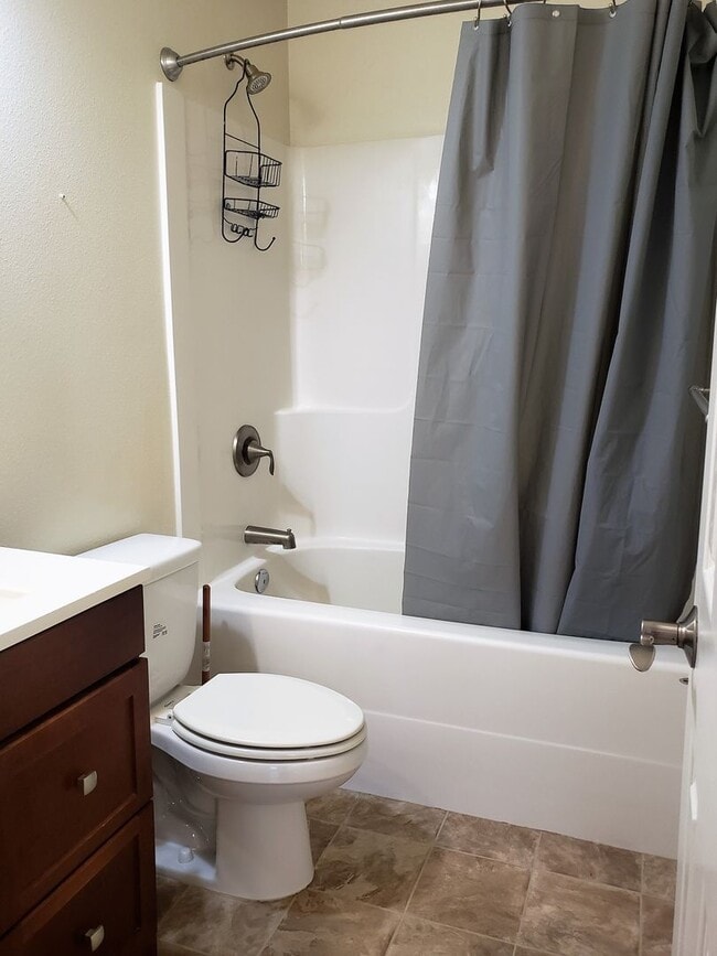 Building Photo - Recently Re-modeled 3 Bedroom Home!