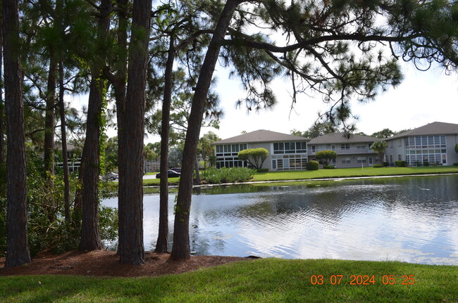 Building Photo - 8 Lake Vista Trail